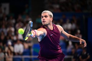 Carlos Alcaraz écarte facilement Brandon Nakashima et rejoint Casper Ruud en demi-finales de l&rsquo;ATP 500 de Tokyo