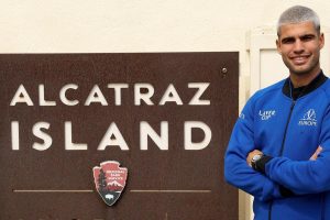 Carlos Alcaraz en visite à… Alcatraz avant le début de la Laver Cup : « Ce jeu de mots me suit depuis mon enfance »