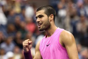 Carlos Alcaraz surclasse Jannik Sinner en finale de l&rsquo;US Open et redevient numéro 1 mondial deux ans après