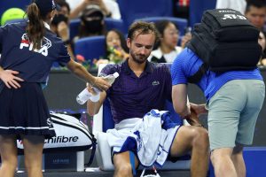 Daniil Medvedev abandonne face à Learner Tien en demi-finales de l&rsquo;ATP 500 de Pékin