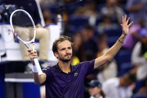 Daniil Medvedev retrouve des couleurs et s&rsquo;offre Alexander Zverev en quarts de finale à Pékin