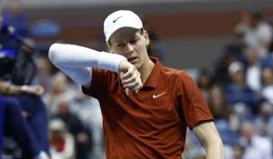 Federer dénonce un « tennis copié-collé » : Sinner confirme à demi-mot