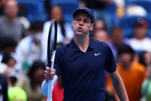 Jannik Sinner se qualifie pour la finale à Pékin en sortant Alex De Minaur