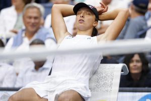 « Je ne pouvais pas gagner en servant comme ça » : Iga Swiatek, éliminée par Amanda Anisimova en quarts de finale de l&rsquo;US Open