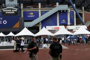 La finale de l&rsquo;US Open entre Jannik Sinner et Carlos Alcaraz décalée de 30 minutes en raison de « mesures de sécurité »