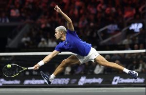 Laver Cup > Battu par Fritz, Alcaraz allume l&rsquo;organisation : « Avoir un seul terrain est assez difficile pour les équipes qui souhaitent s&rsquo;entraîner avant les matchs et passer à l&rsquo;attaque est très compliqué à cause des balles et des conditions qui sont très lentes »