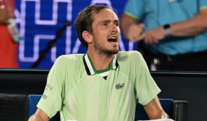 Medvedev sauvé de justesse : sa raquette a frôlé un spectateur à la Laver Cup 2024