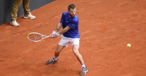 Moutet offre la qualification aux Bleus