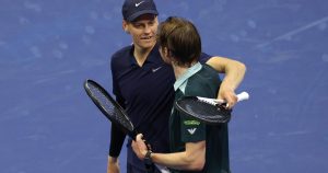 Sinner ne laisse que 3 jeux à Bublik en 8es de finale – rts.ch