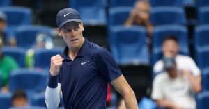 Tennis – ATP – Pékin : Sinner en finale, mais dans la douleur