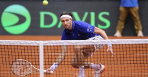 Tennis – Coupe Davis : Rinderknech corrige Cilic et les Bleus mènent 2-0 avant le double