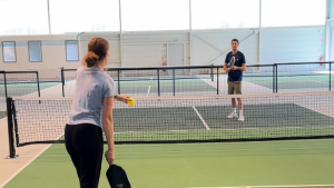 Un mélange de tennis, ping-pong et badminton : le pickleball, discipline américaine, débarque à Toulouse
