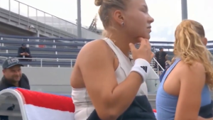 VIDEO. « Mais où est la sécurité ? » : un spectateur ivre accoste une jeune star du tennis de 18 ans et sa partenaire de double à l’US Open