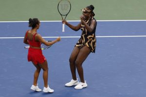 Venus Williams et Leylah Fernandez poursuivent leur incroyable parcours en double à l&rsquo;US Open
