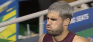 Vidéos, ATP – Tokyo > Alcaraz se surprend lui-même avec un coup irréel !