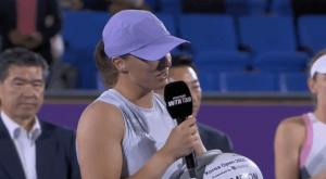 WTA – Séoul > Iga Swiatek, après le 25e titre de sa carrière : « J’espère que je joue mieux au tennis que je ne parle coréen »