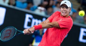 ATP – Pékin > Learner Tien, surclassé par Jannik Sinner en finale : « Je n&rsquo;arrivais pas à lire son service. La pression qu&rsquo;il exerce sur vous point après point est vraiment difficile à gérer »