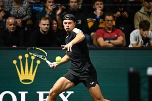 Alexandre Müller écarte Brandon Nakashima avec autorité au premier tour du Rolex Paris Masters