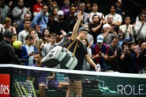 Alexandre Müller perd le bras de fer face à Félix Auger-Aliassime au deuxième tour du Rolex Paris Masters