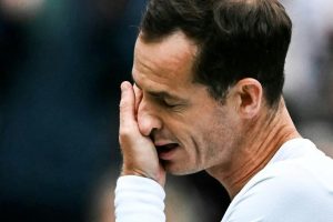 Andy Murray fait rire les spectateurs avec un coup catastrophique au golf