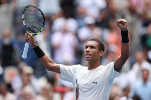 Auger-Aliassime triomphe à Bruxelles et relance la course aux ATP Finals