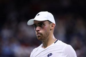 Benjamin Bonzi s&rsquo;arrête sur abandon face à Jiri Lehecka en quarts de finale à Bruxelles