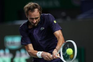 Daniil Medvedev écarte Alex de Minaur et rejoint Arthur Rinderknech en demi-finales du Masters 1000 de Shanghai