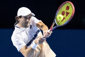 De retour après son titre surprise à Shanghai, Valentin Vacherot s&rsquo;incline en trois sets accrochés contre Taylor Fritz, 4e mondial, à Bâle