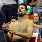 Djokovic, lors de son interview après sa qualification en demi-finales : « C’est quoi déjà la question ? Désolé, je suis trop fatigué, je ne tiens plus sur mes jambes »