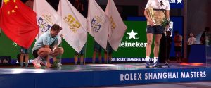 Finale des cousins du tennis : « Je crois qu’il y a besoin d’aide ! » Arthur Rinderknech s’écroule sur le podium pendant le discours de Valentin Vacherot