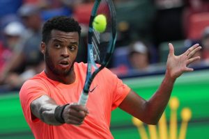 Giovanni Mpetshi Perricard qualifié en quarts de finale du tournoi de Bruxelles après l&rsquo;abandon de Nikoloz Basilashvili