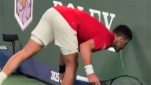 Il craque et… vomit sur le court : l’incroyable galère de Novak Djokovic à Shanghai