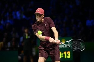 Jannik Sinner fait le métier face à Francisco Cerundolo et rejoint Ben Shelton en quarts de finale du Rolex Paris Masters