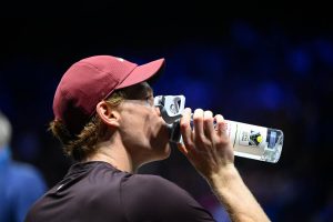 Jannik Sinner, qualifié pour les quarts du Rolex Paris Masters : « Normal d&rsquo;être fatigué »