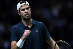 Khachanov prend le dessus sur le Brésilien au Rolex Paris Masters