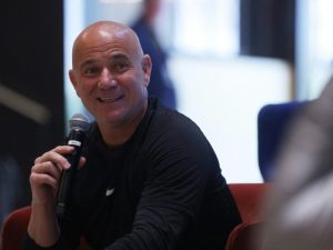 Learner Tien, « le génie du tennis américain » selon Agassi