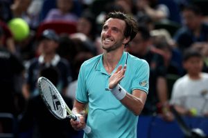 L&rsquo;immense performance d&rsquo;Arthur Rinderknech qui sort Daniil Medvedev et rejoint son cousin Valentin Vacherot en finale du Masters 1000 de Shanghai
