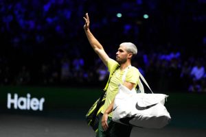 Méconnaissable, Alcaraz, auteur de 54 fautes directes, éliminé d&rsquo;entrée par Norrie à Paris