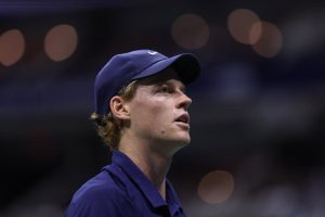 « Ni Carlos, ni moi ne décidons des courts » : Jannik Sinner réagit aux déclarations d&rsquo;Alexander Zverev sur l&rsquo;uniformisation des surfaces