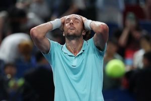 « Personne n&rsquo;aurait pu y penser sur la planète entière » : Arthur Rinderknech célèbre sa qualification et celle de son cousin Valentin Vacherot en finale à Shanghai