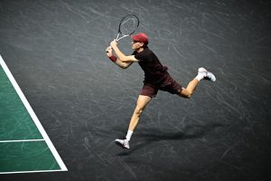 Sinner, qualifié sans trembler face à Bergs, accède aux huitièmes de finale du Rolex Paris Masters