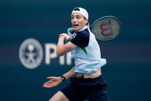 Ugo Humbert domine le 4e mondial Taylor Fritz et file en quarts de finale à Bâle