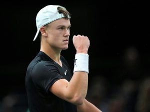 Un coup venu d’ailleurs : Holger Rune illumine Stockholm d’un splendide passing à une main