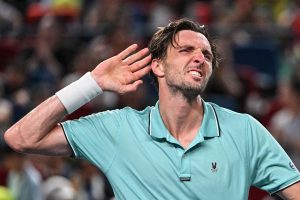 VIDEO. Masters 1000 de Shanghai : le passing miraculeux d’Arthur Rinderknech face à Alexander Zverev