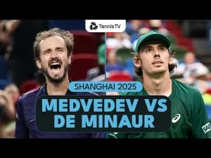 Vidéo: Daniil Medvedev vs Alex De Minaur en images | Quart de finale Shanghai 2025