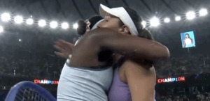 WTA – Wuhan > Coco Gauff à Jessica Pegula après l&rsquo;avoir battue en finale : « Sais-tu pourquoi je t&rsquo;apprécie ? Quand je suis arrivée sur le circuit, tu as été l&rsquo;une des premières personnes à être gentille avec moi et à m&rsquo;accueillir à bras ouverts »