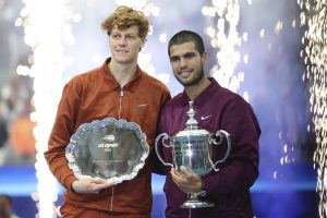 comment le forfait de Carlos Alcaraz à Shanghai peut permettre à Jannik Sinner de redevenir numéro 1 mondial avant le Rolex Paris Masters