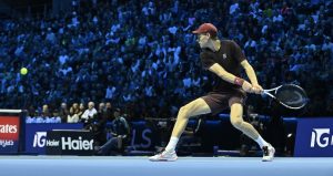 ATP – Finals > Panatta, après la victoire de Sinner contre Alcaraz : « Carlos est un joueur de tennis plus talentueux, imaginatif et spontané, mais face à un Jannik aussi pragmatique dans son jeu et fort mentalement, il n&rsquo;y avait pas grand-chose à faire »
