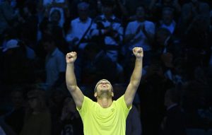 ATP – Finals > Carlos Alcaraz renverse Taylor Fritz et se rapproche des demi-finales et de la place de numéro 1 mondial