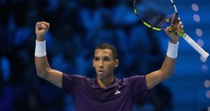 ATP Finals : Félix Auger-Aliassime efface Alexander Zverev et rejoint Carlos Alcaraz en demi-finale